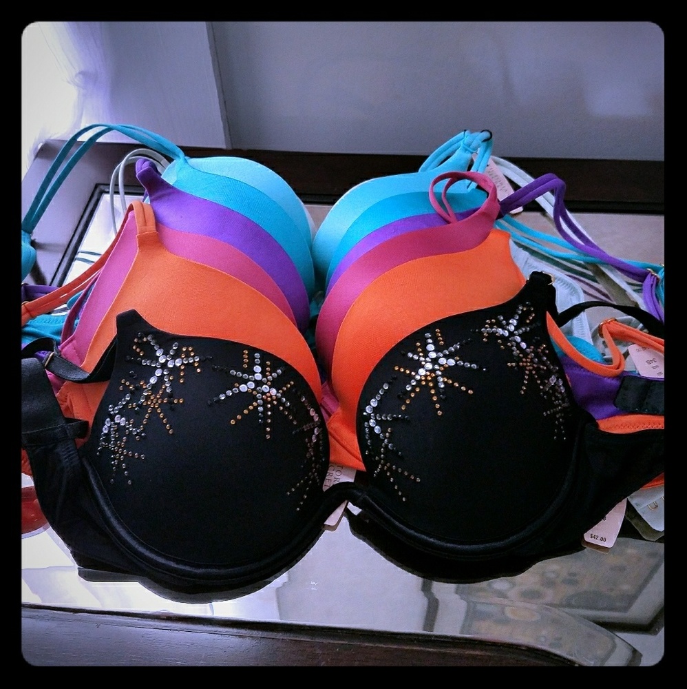 ❌SOLD❌ 7 Victorias secret Push up Bras